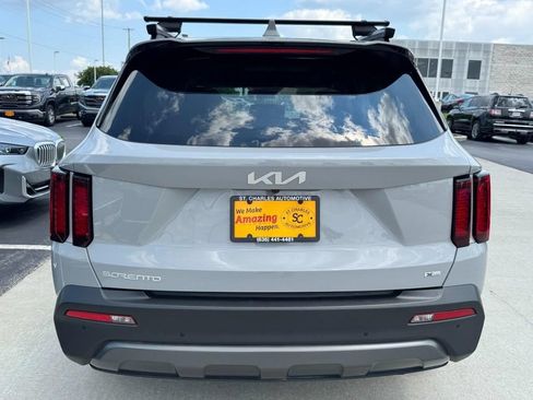 Used 2023 Kia Sorento S w/ Panoramic Sunroof Package AWD/4WD image 4