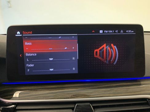 Used 2022 BMW 530i xDrive w/ Premium Package image 34