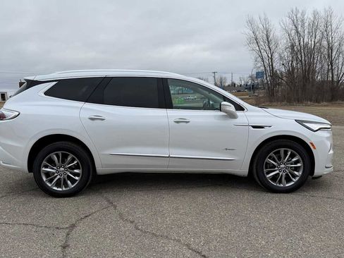 Used 2024 Buick Enclave Avenir image 3