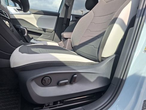 New 2026 Volkswagen Taos SE image 10