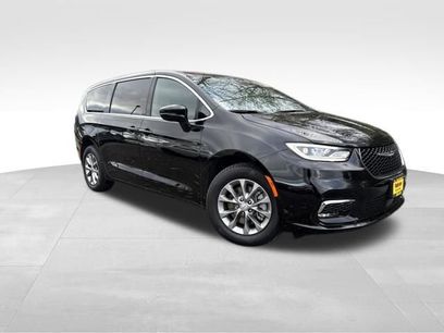 New 2026 Chrysler Pacifica Select