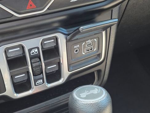 Used 2023 Jeep Wrangler Unlimited Sahara AWD/4WD image 28