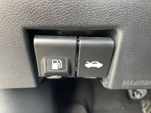 Used 2024 Nissan Versa SV FWD image 17