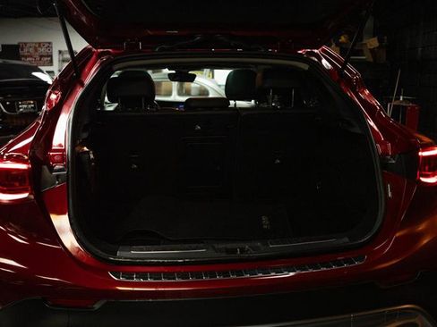 Used 2018 INFINITI QX30 Premium w/ Cargo Package AWD/4WD image 7