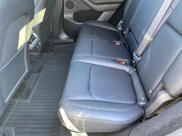 Used 2025 Tesla Model Y Long Range RWD image 17