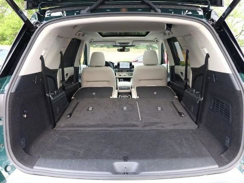 Certified 2025 Nissan Pathfinder SL w/ SL Premium Package FWD image 9