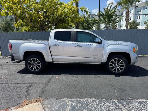 Used 2018 GMC Canyon Denali image 2
