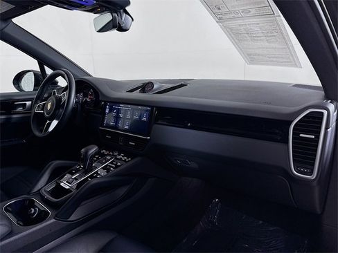 Used 2019 Porsche Cayenne image 30