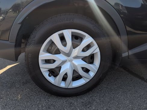 Used 2021 Toyota C-HR LE FWD image 7