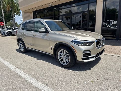 Used 2019 BMW X5 xDrive40i w/ Premium Package 2 AWD/4WD image 2