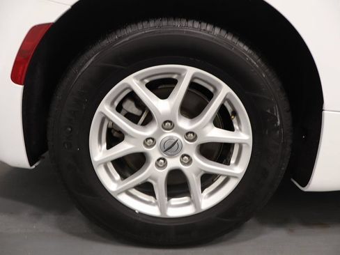Certified 2025 Chrysler Pacifica Select FWD image 27