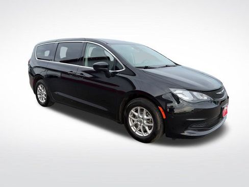 Used 2023 Chrysler Voyager LX FWD image 10