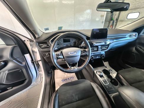 Used 2022 Ford Escape SEL w/ SEL Stealth AWD Package image 11