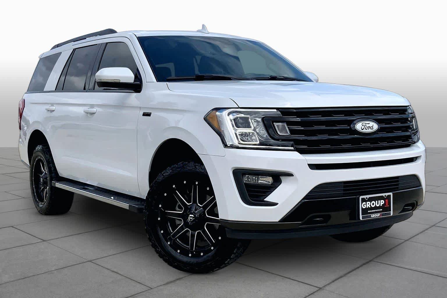 Used 2019 Ford Expedition XLT w/ Equipment Group 202A AWD/4WD image 3