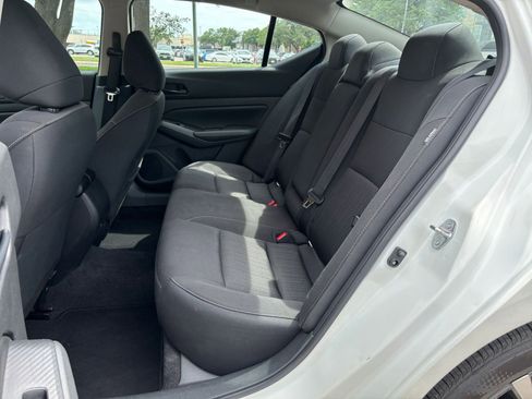 Used 2025 Nissan Altima 2.5 SV FWD image 21