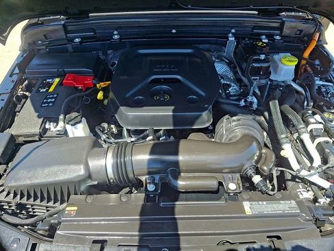 Used 2025 Jeep Wrangler Unlimited Sahara AWD/4WD image 30