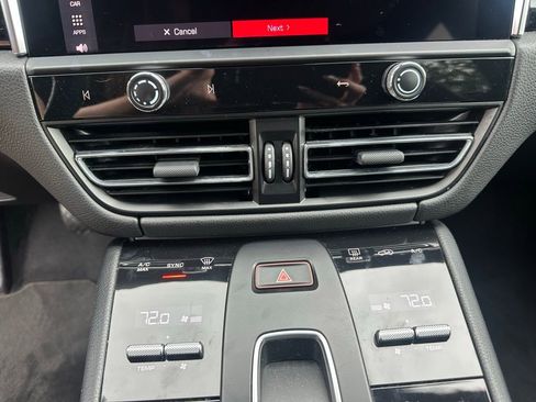 Certified 2023 Porsche Macan AWD/4WD image 25