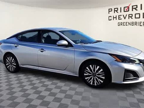 Used 2023 Nissan Altima 2.5 SV image 2