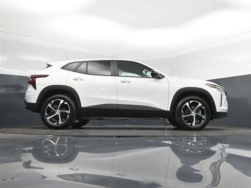 New 2026 Chevrolet Trax RS FWD image 39