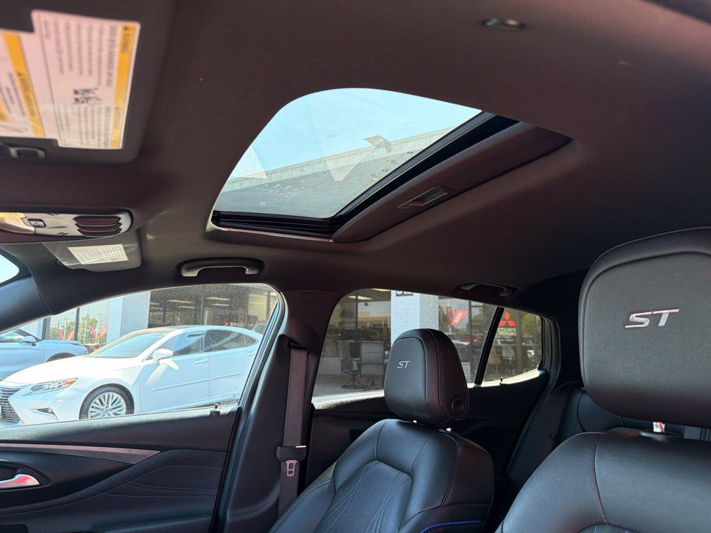 Used 2025 Buick Envista Sport Touring w/ Convenience I Package FWD image 22