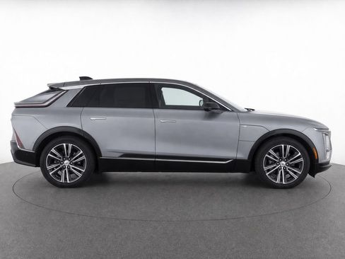 Certified 2024 Cadillac Lyriq Luxury AWD/4WD image 8