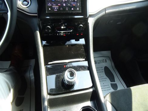 Certified 2025 Jeep Grand Cherokee L Altitude AWD/4WD image 26