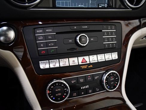 Used 2017 Mercedes-Benz SL 550 image 19