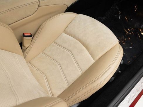 Used 2015 Maserati GranTurismo Sport image 34