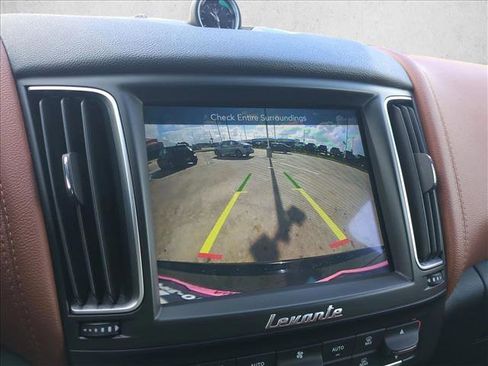 Used 2019 Maserati Levante image 12