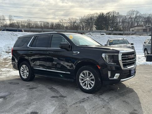 Used 2023 GMC Yukon SLT w/ SLT Luxury Package image 2