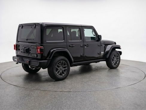 Used 2025 Jeep Wrangler Sport S image 9