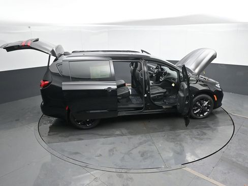 New 2026 Chrysler Pacifica Limited w/ S Appearance Package AWD/4WD image 48