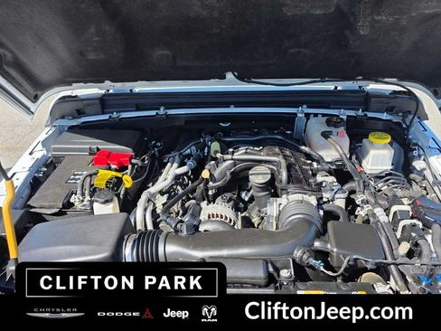 Used 2023 Jeep Gladiator Rubicon w/ Cold Weather Group AWD/4WD image 28