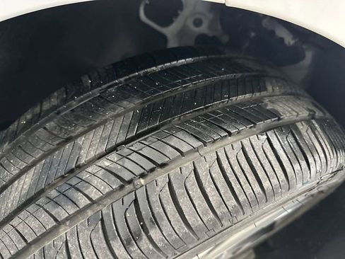 Used 2024 Hyundai Elantra Limited image 36