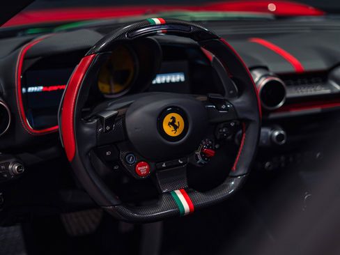 Used 2020 Ferrari 812 Superfast RWD image 8