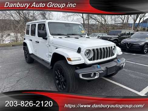 Used 2024 Jeep Wrangler Unlimited Sahara AWD/4WD image 8