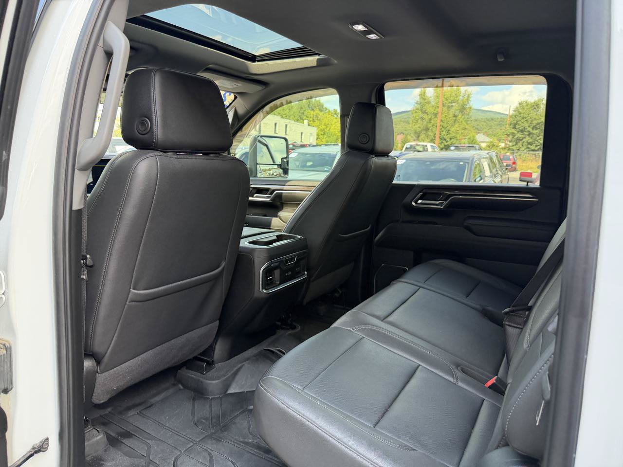 Used 2024 Chevrolet Silverado 2500 LTZ w/ LTZ Convenience Package AWD/4WD image 25