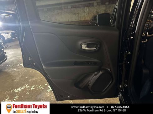 Used 2023 Jeep Renegade Latitude AWD/4WD image 11