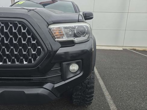 Used 2018 Toyota Tacoma TRD Off-Road image 10