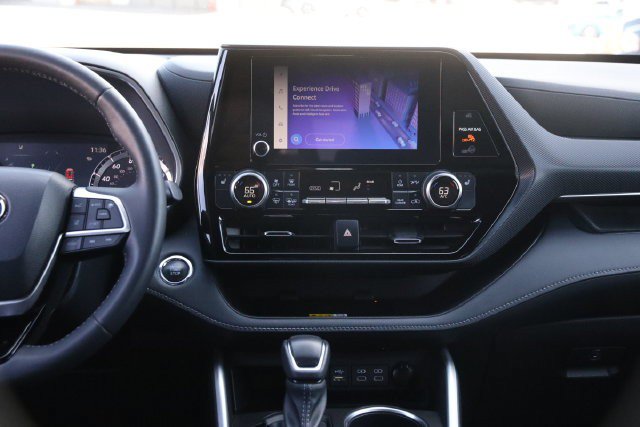 Used 2023 Toyota Highlander XSE AWD/4WD image 29