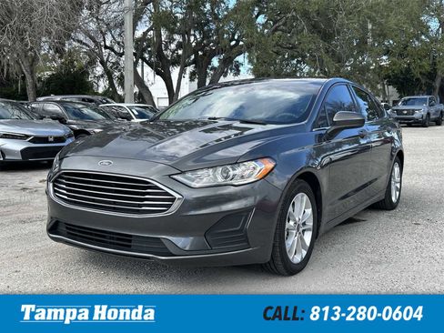 Used 2020 Ford Fusion SE image 1