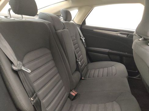 Used 2018 Ford Fusion SE w/ Fusion SE Technology Package FWD image 19