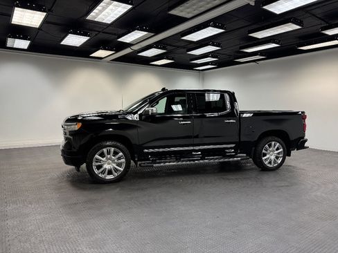 Used 2024 Chevrolet Silverado 1500 High Country w/ High Country Premium Package AWD/4WD image 2