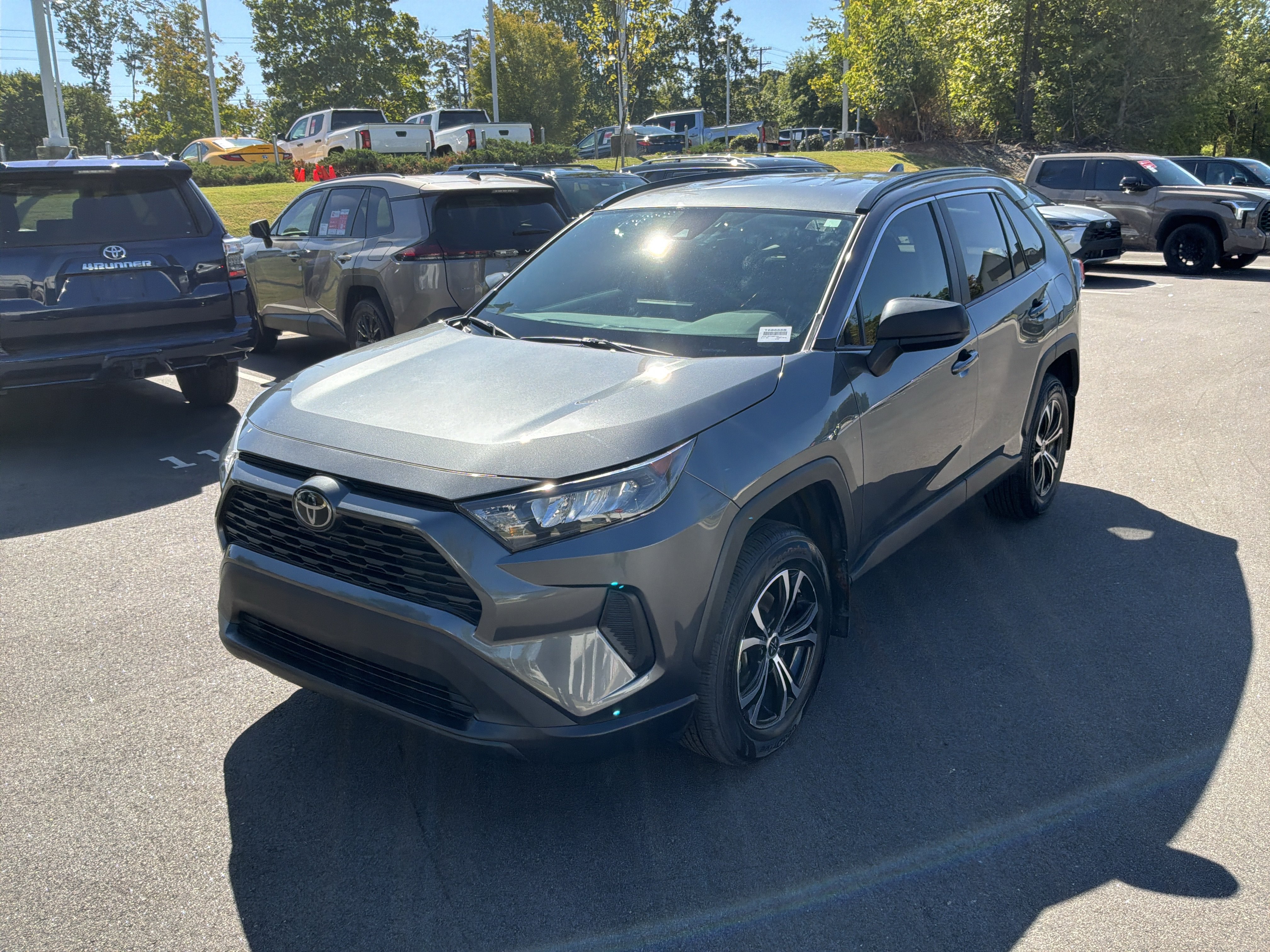 Used 2021 Toyota RAV4 LE AWD/4WD image 5