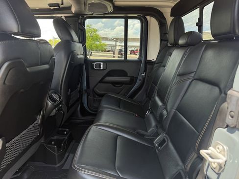 Used 2025 Jeep Gladiator Mojave AWD/4WD image 28