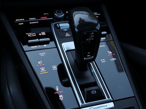 Used 2021 Porsche Cayenne Coupe image 34