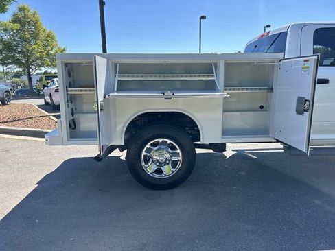 Used 2024 RAM 2500 Tradesman w/ Chrome Appearance Group image 35