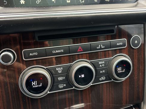Used 2017 Land Rover Range Rover HSE image 55