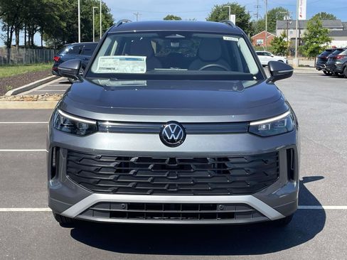 New 2026 Volkswagen Tiguan SE FWD image 2