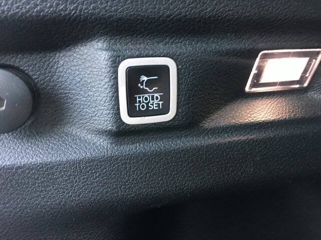 Certified 2025 Jeep Grand Cherokee L Limited w/ Luxury Tech Group II AWD/4WD image 35